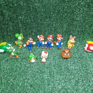 Super Mario Bros Nintendo Figures Toy LOT  Luigi  Mario